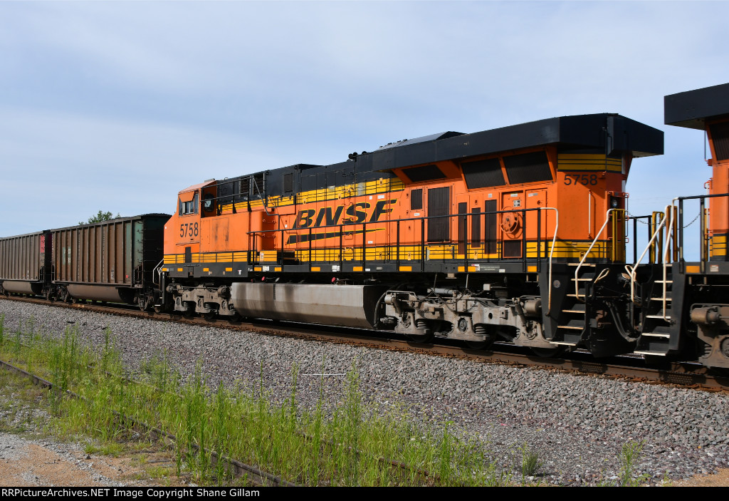 BNSF 5758 Roster shot